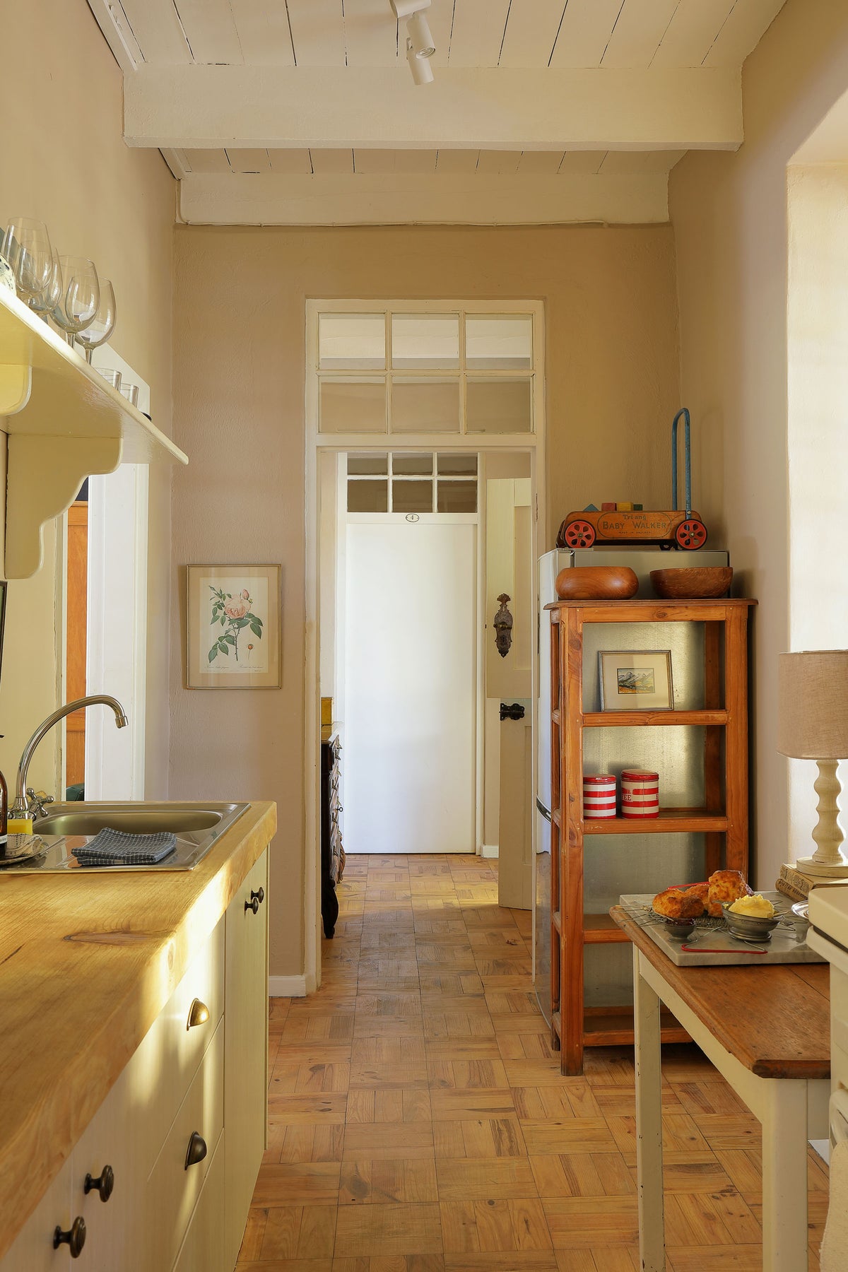 Compact hallway kitchen connecting the bedrooms in Vineyard Family Suite
