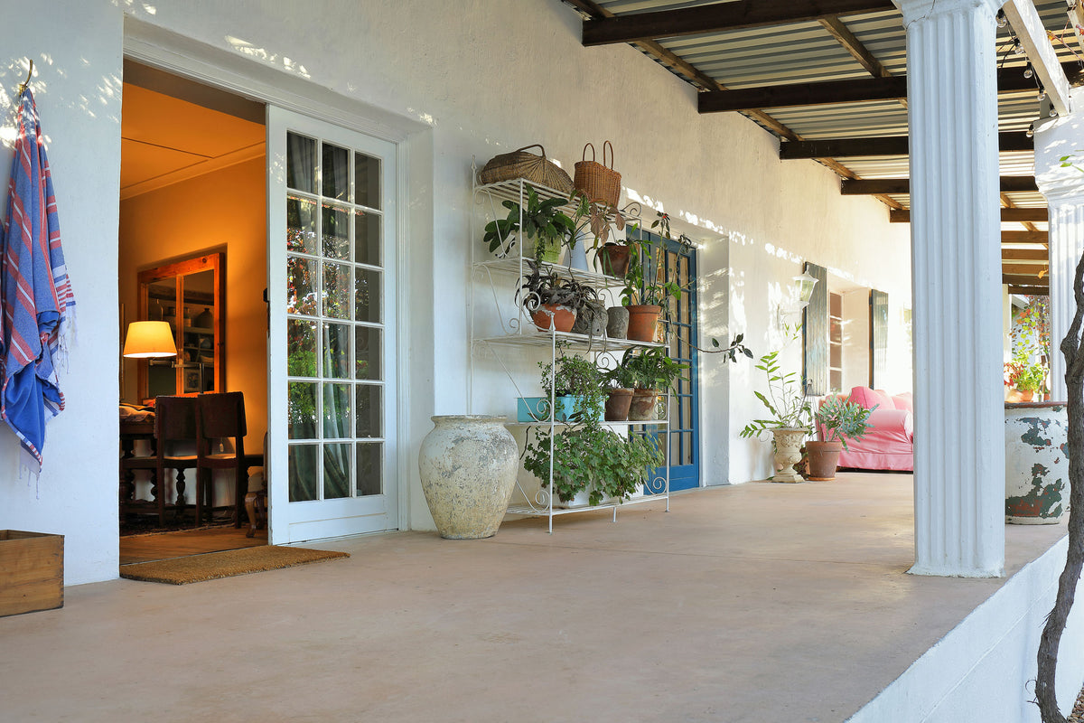 Shaded vine-covered veranda and seating area at Willow Suite