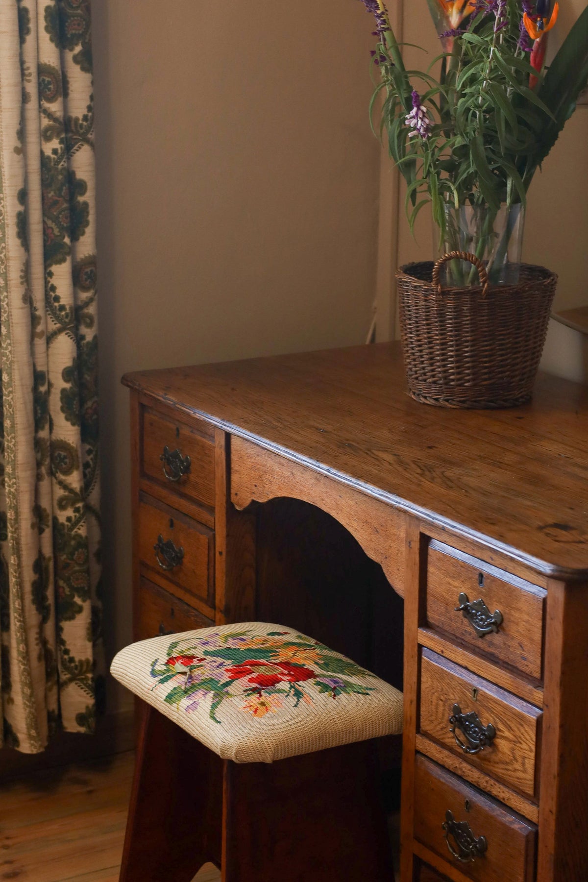 Cosy reading nook in Willow Suite